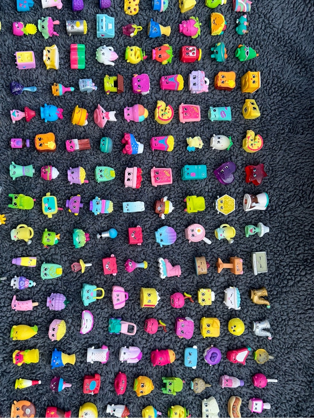 Assorted Mini Collectible Toys - SHOPKINS HUGE LOT